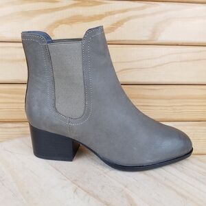 Seychelles Los Angeles 6 US Gray Leather Booties Boots Almond Toe Pull-on NEW